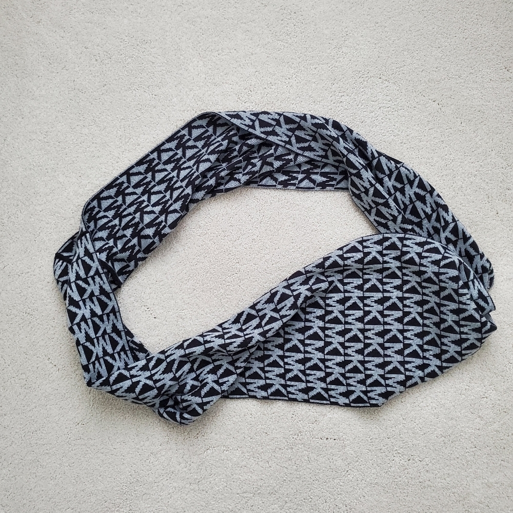 Michael Kors Black/Gray Infinity Logo Scarf - Picture 4 of 9